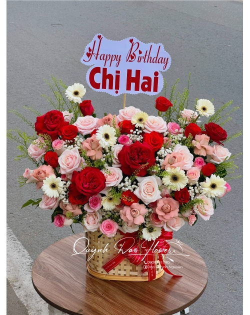 Giỏ hoa hồng mix tặng chị gái 