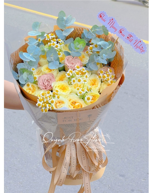 Bó hoa hồng vàng tặng cô 