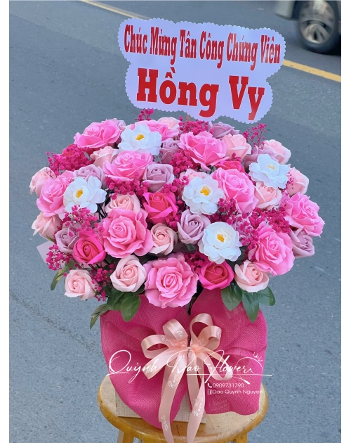 Giỏ hoa sáp chúc mừng tốt nghiệp 