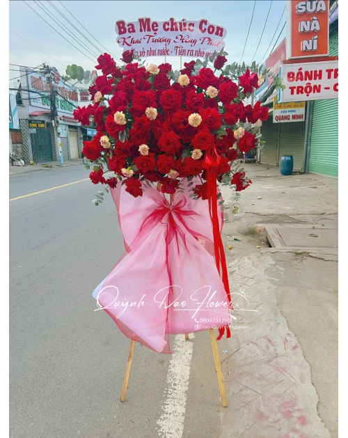 Kệ khai trương đỏ hiện đại 