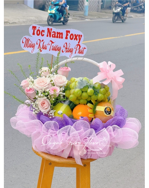 Giỏ trái cây màu hồng 