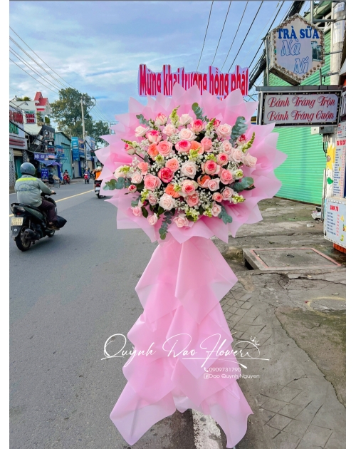 Kệ khai trương tone Hồng giá rẻ