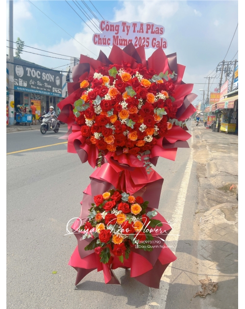 Kệ khai trương to đẹp rực rỡ