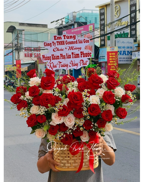Giỏ hoa mừng ngày của mẹ