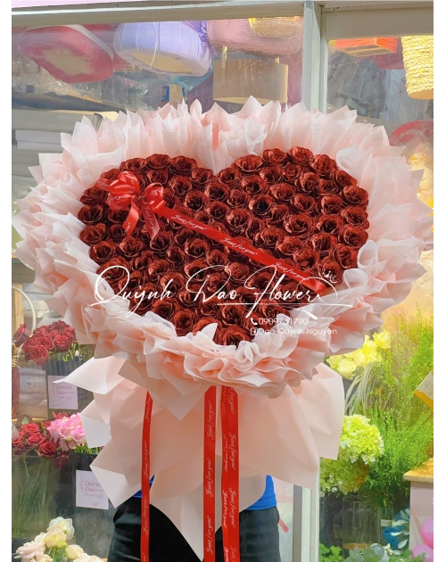 Bó hoa trái tim đỏ khổng lồ