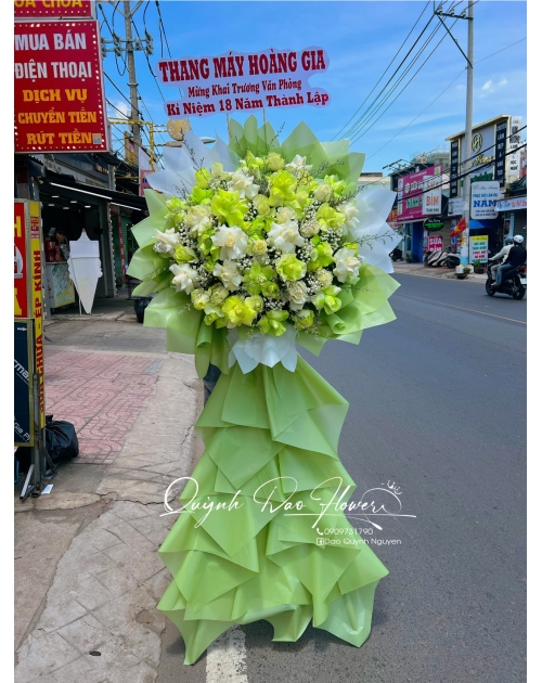 Kệ khai trương Tone xanh lá mùng lễ kỉ niệm tại Thủ Đức