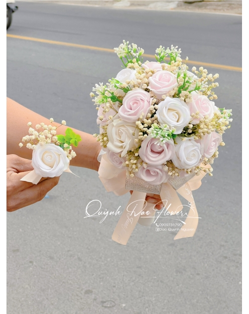 Bó hoa cưới sáp tone trắng 
