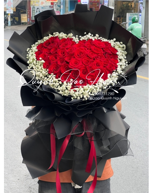 Bó hoa trái tim khổng lồ thủ Đức 