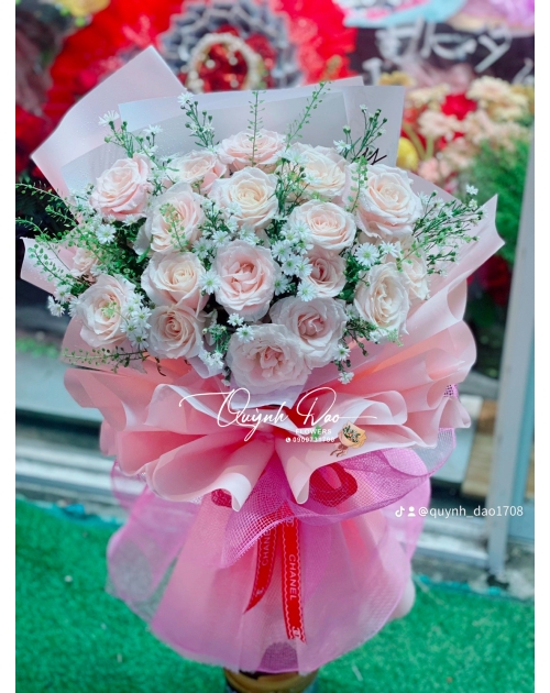 Bó hoa màu hông nhẹ nhàng 