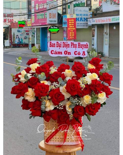 Giỏ hoa to tặng cô