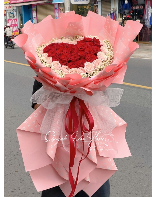 Bó hoa trái tim viền bi tươi 
