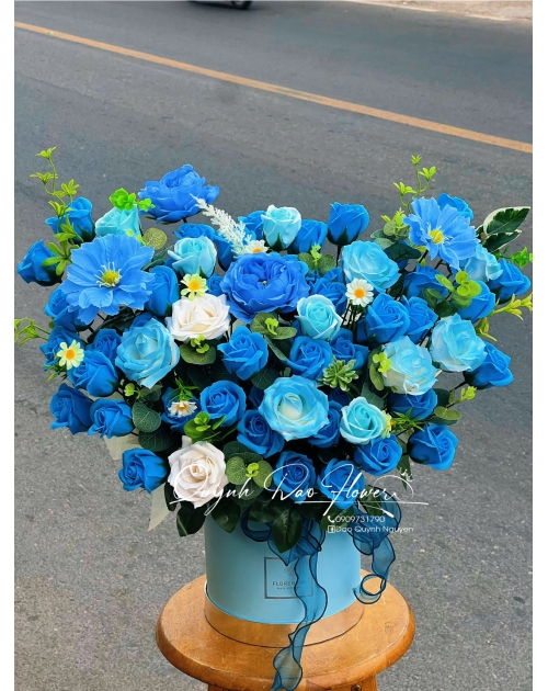 Hộp hoa sáp xanh da trời 