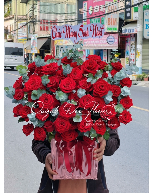 Giỏ hoa đỏ tươi 