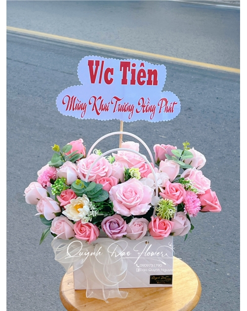 Giỏ hoa sáp để bàn thủ Đức 