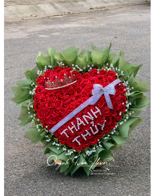 Giỏ hoa sáp trái tim 99 bông để bàn