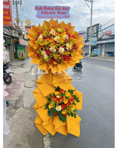 Kệ hoa vàng rực 