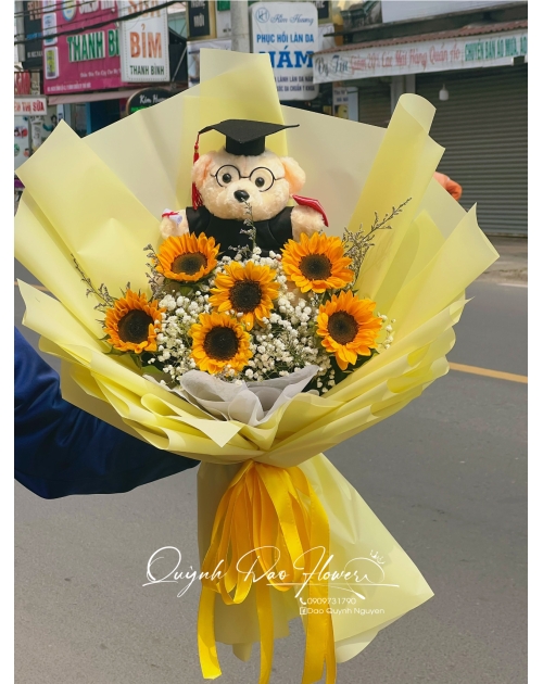 Hoa hướng kèm gấu tốt nghiệp 
