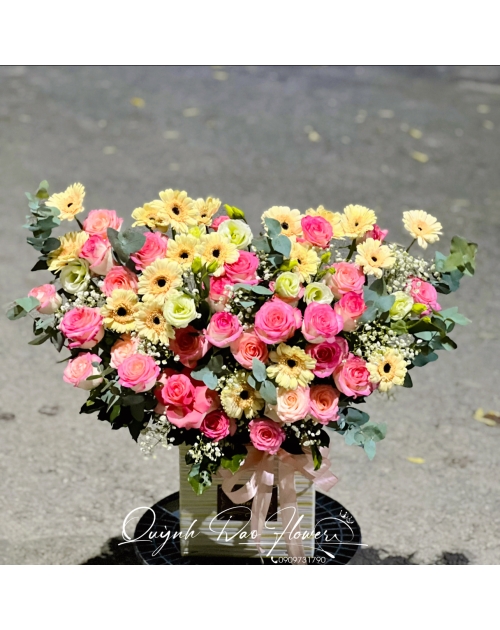 Giỏ hoa hồng mix đồng tiền vàng 