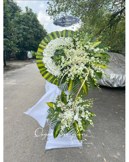 Kệ viếng lan trắng truyền thống 