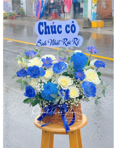Giỏ hoa nhỏ xanh dương 