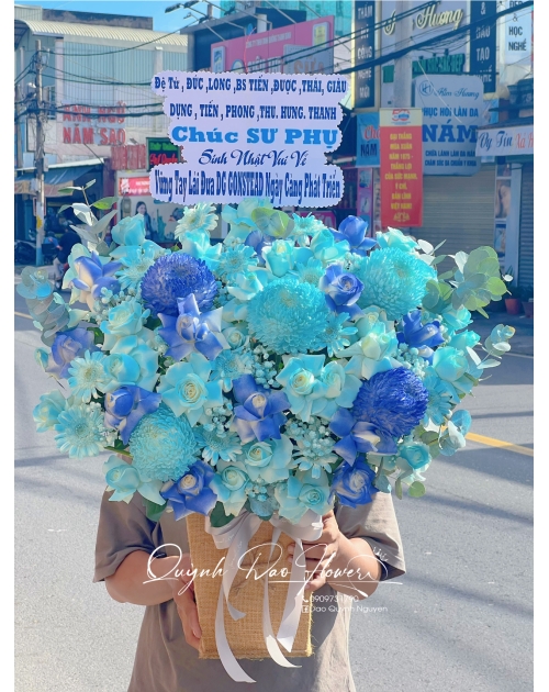 Lẵng hoa xanh dương  khổng lồ 