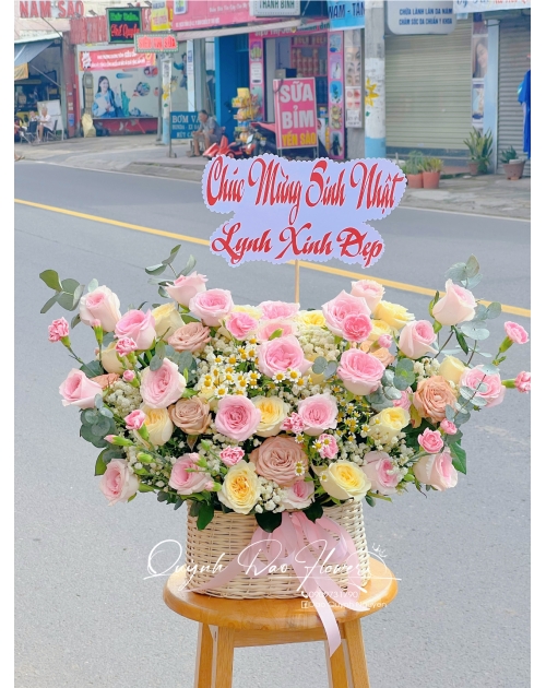 Giỏ hoa, lẵng hoa để bàn mix tone hồng  Thuận Giao