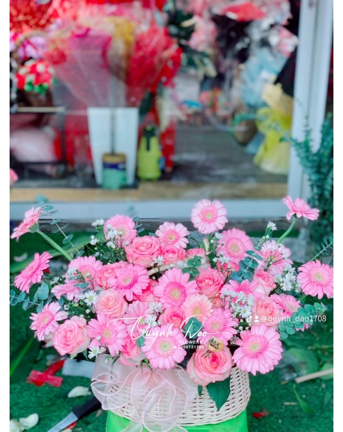 Giỏ hoa màu Hồng nhỏ xinh tại Thủ Đức 