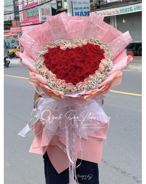 Bó hoa trái tim khổng lồ màu hồng 