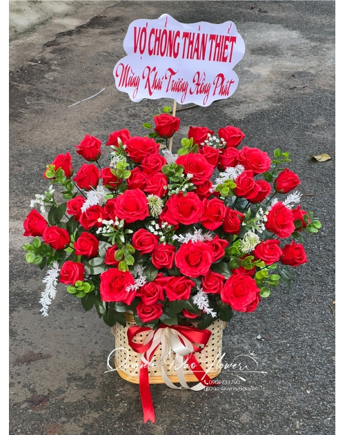 Giỏ hoa sáp đỏ tặng khai trương gần quận 1