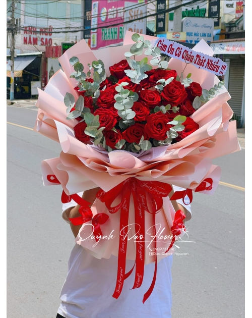 Bó hoa hồng đỏ bánh bèo