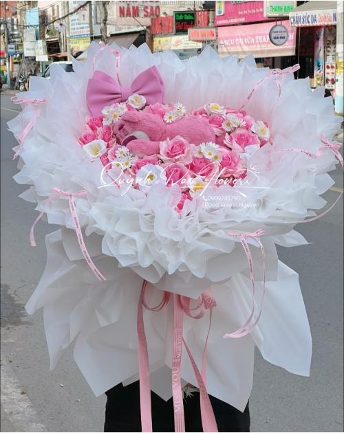 Bó hoa sáp trái tim kèm gấu dâu