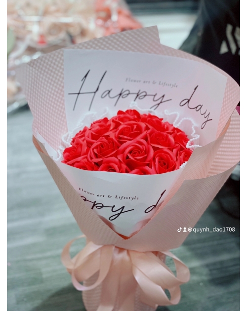 Bó hoa đỏ đơn giản dành tặng bạn gái