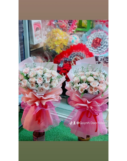 Bó hoa màu hông nhẹ nhàng 