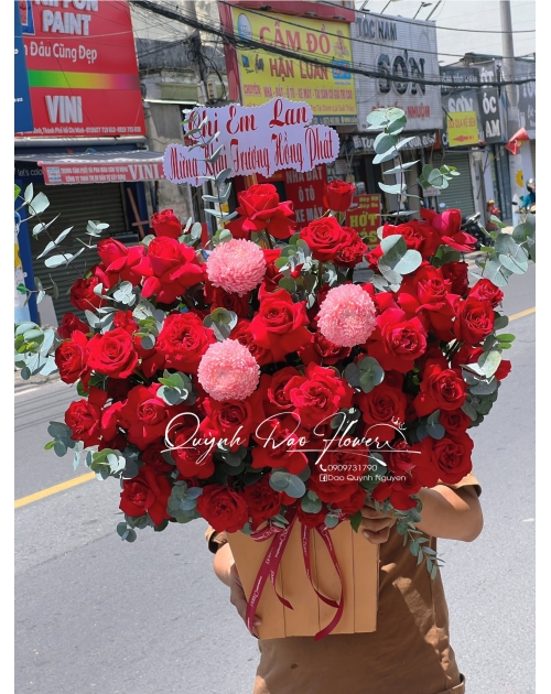 Giỏ hoa khai trương màu đỏ khổng lồ