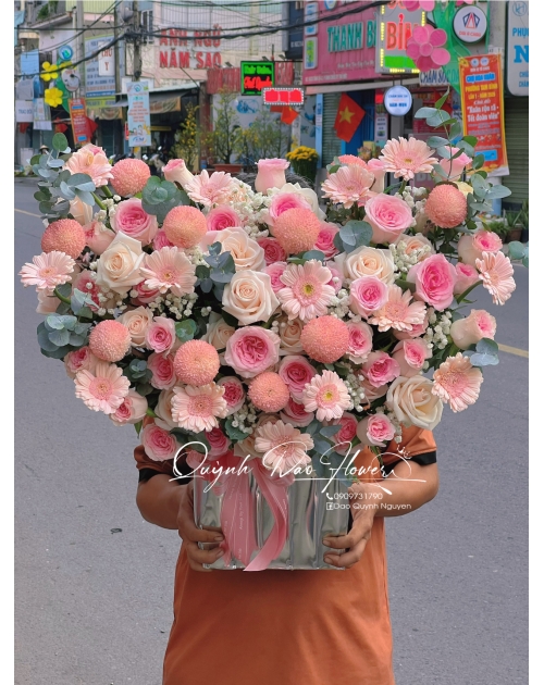 Giỏ hoa tone hồng khổng lồ thủ Đức 