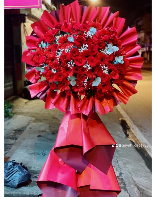 Kệ hoa khai trương màu đỏ giá rẻ