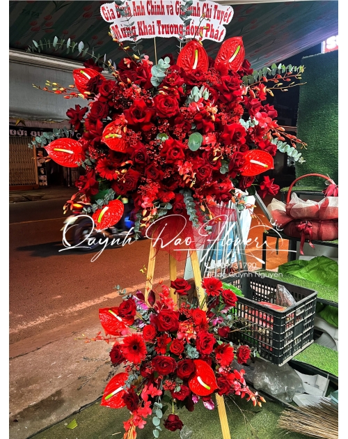 Kệ khai trương tone đỏ rực 