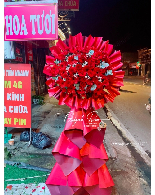 Kệ hoa khai trương màu đỏ giá rẻ