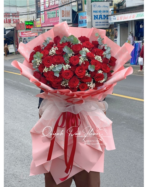 Bó hoa hồng 60 bông khổng lồ