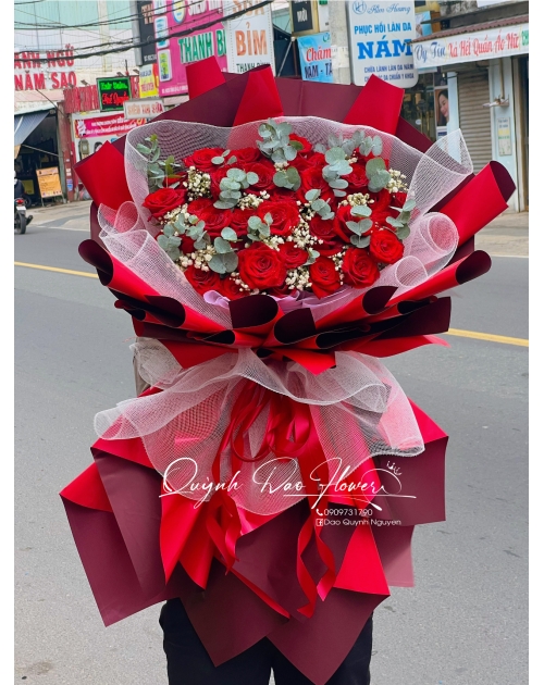 Bó hoa Hồng đỏ khổng lồ Thủ Đức 