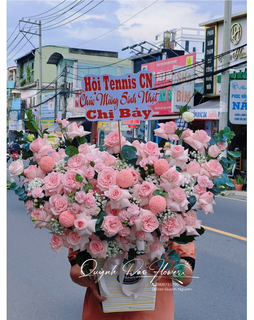 Giỏ hoa khổng lồ màu hồng 