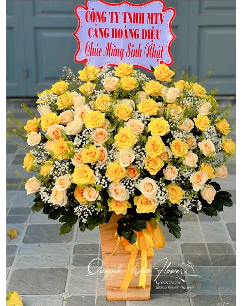 Giỏ hoa màu vàng to đẹp tặng công ty 