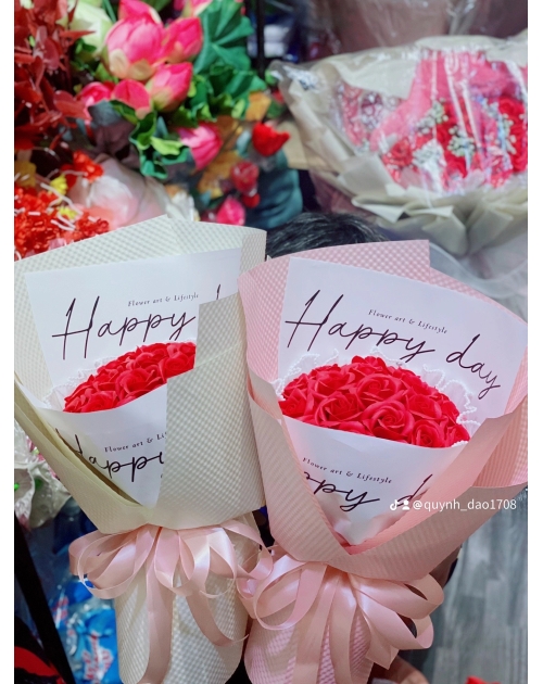 Bó hoa đỏ đơn giản dành tặng bạn gái