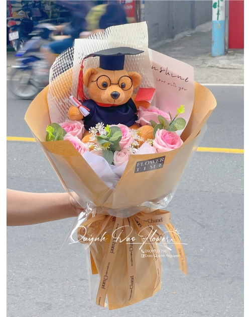 Bó hoa sáp cao cấp kèm gấu tốt nghiệp 