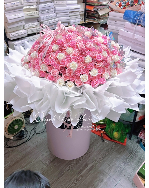 Hộp hoa tone hồng 400 bông