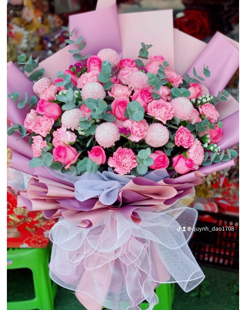 Bó hoa tươi tone tím