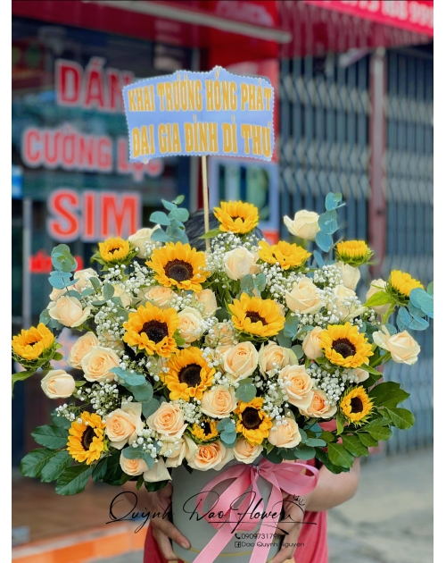 Giỏ hoa hướng dương mix hoa hồng vàng 