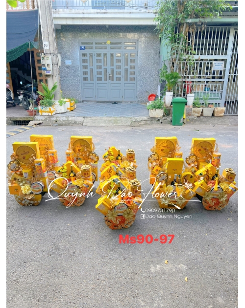 Giỏ quà Tết tone vàng 2026