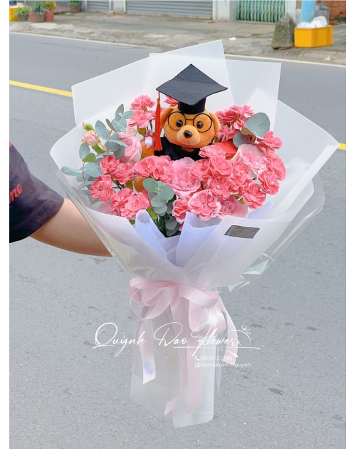 Hoa tốt nghiệp đại học sư phạm kĩ thuật