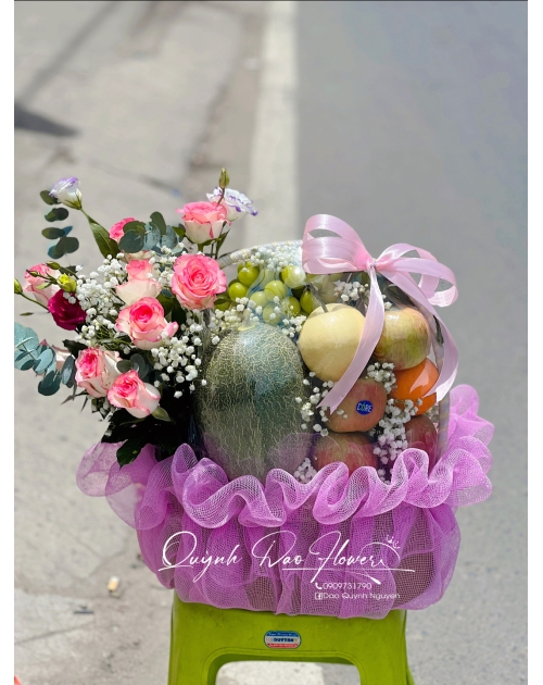 Giỏ trái cây mix hoa tươi 